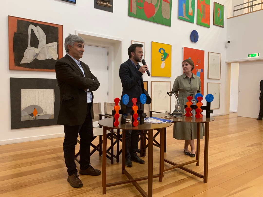 Os representantes das três entidades na assinatura do protocolo.